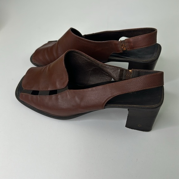 Lea Foscati Open Toed Slingback Block Heeled Sandals - Picture 5 of 11